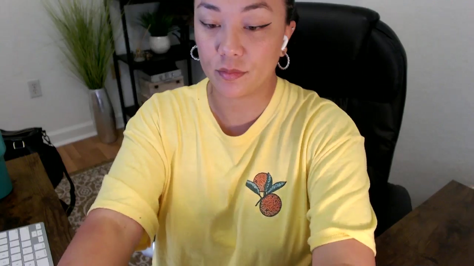 Gallery image thumbnail from MickaylaStar's myfreecams stream on, 05/01/2025, 18:14 image 9 of 20
