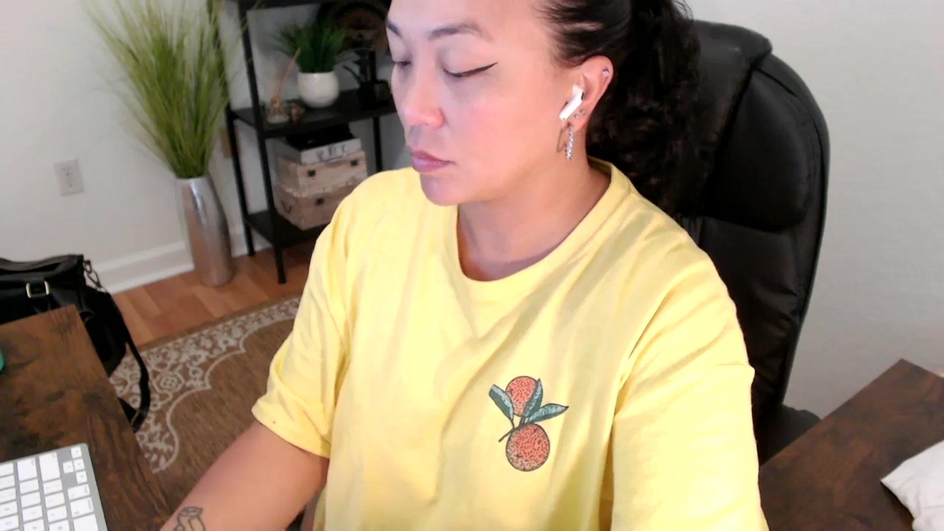 Gallery image thumbnail from MickaylaStar's myfreecams stream on, 05/01/2025, 18:14 image 14 of 20