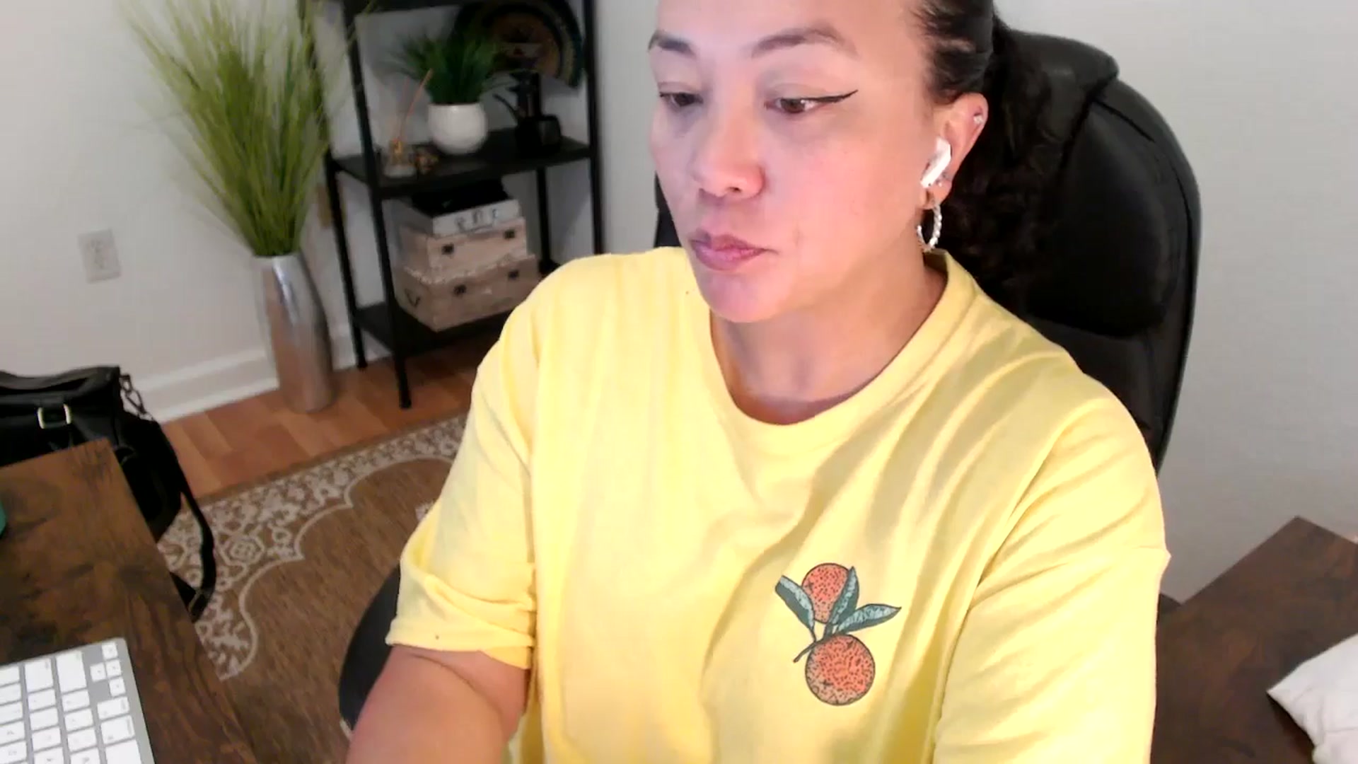 Gallery image thumbnail from MickaylaStar's myfreecams stream on, 05/01/2025, 18:14 image 15 of 20
