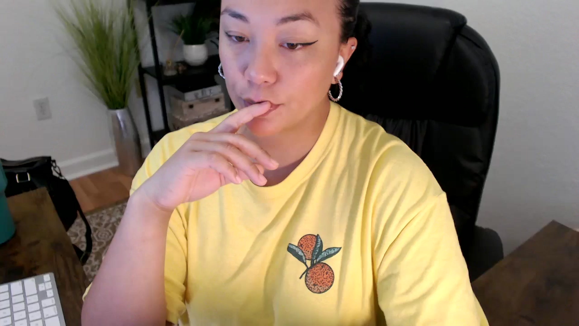 Gallery image thumbnail from MickaylaStar's myfreecams stream on, 05/01/2025, 18:14 image 12 of 20