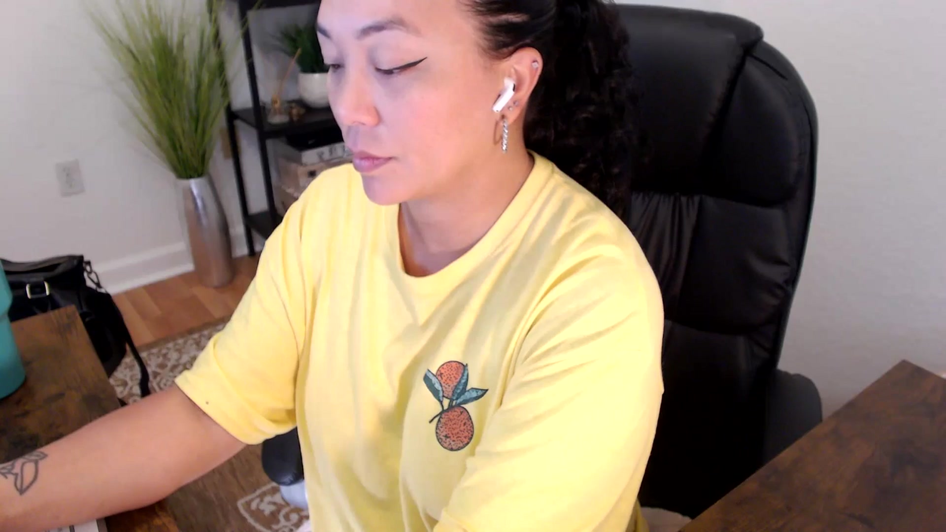 Gallery image thumbnail from MickaylaStar's myfreecams stream on, 05/01/2025, 18:14 image 11 of 20