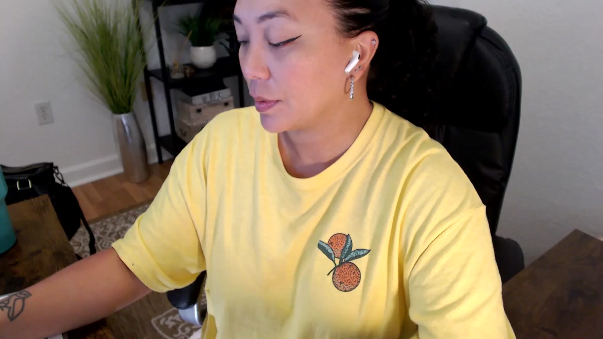Gallery image thumbnail from MickaylaStar's myfreecams stream on, 05/01/2025, 18:14 image 10 of 20