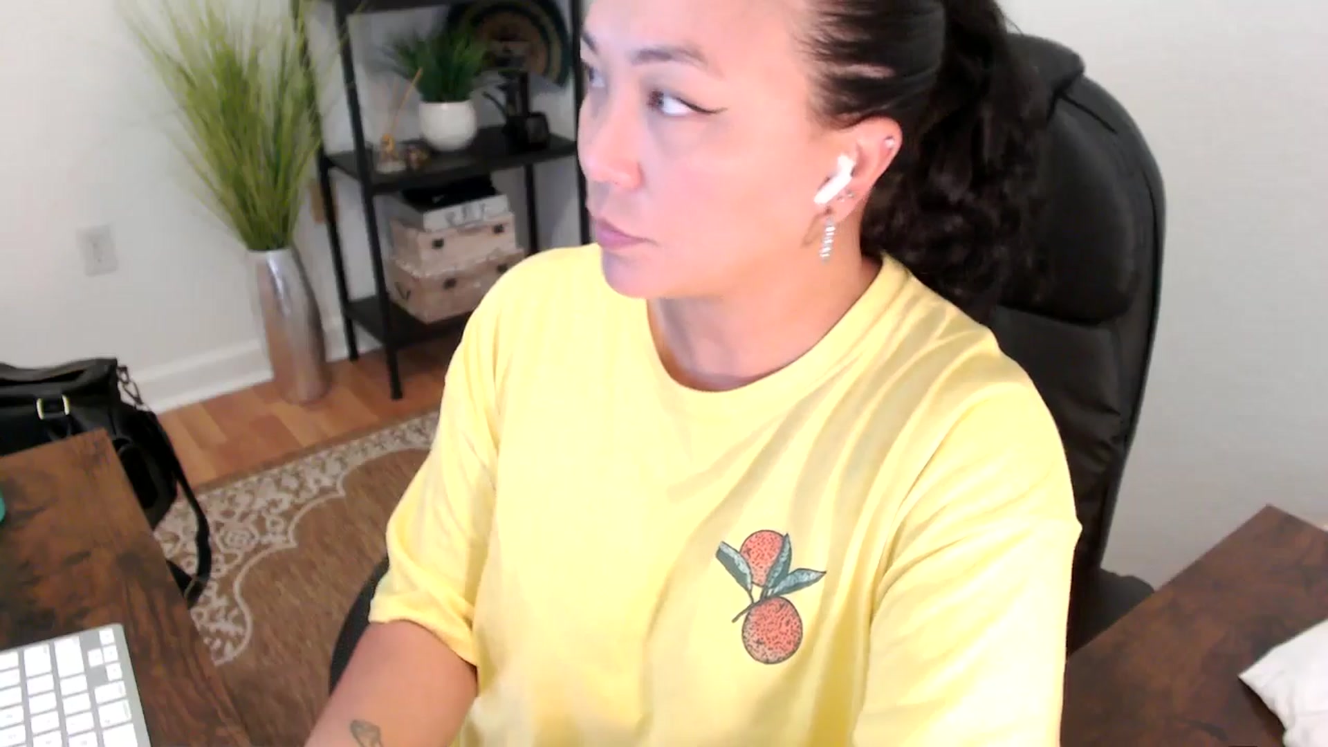 Gallery image thumbnail from MickaylaStar's myfreecams stream on, 05/01/2025, 18:14 image 18 of 20
