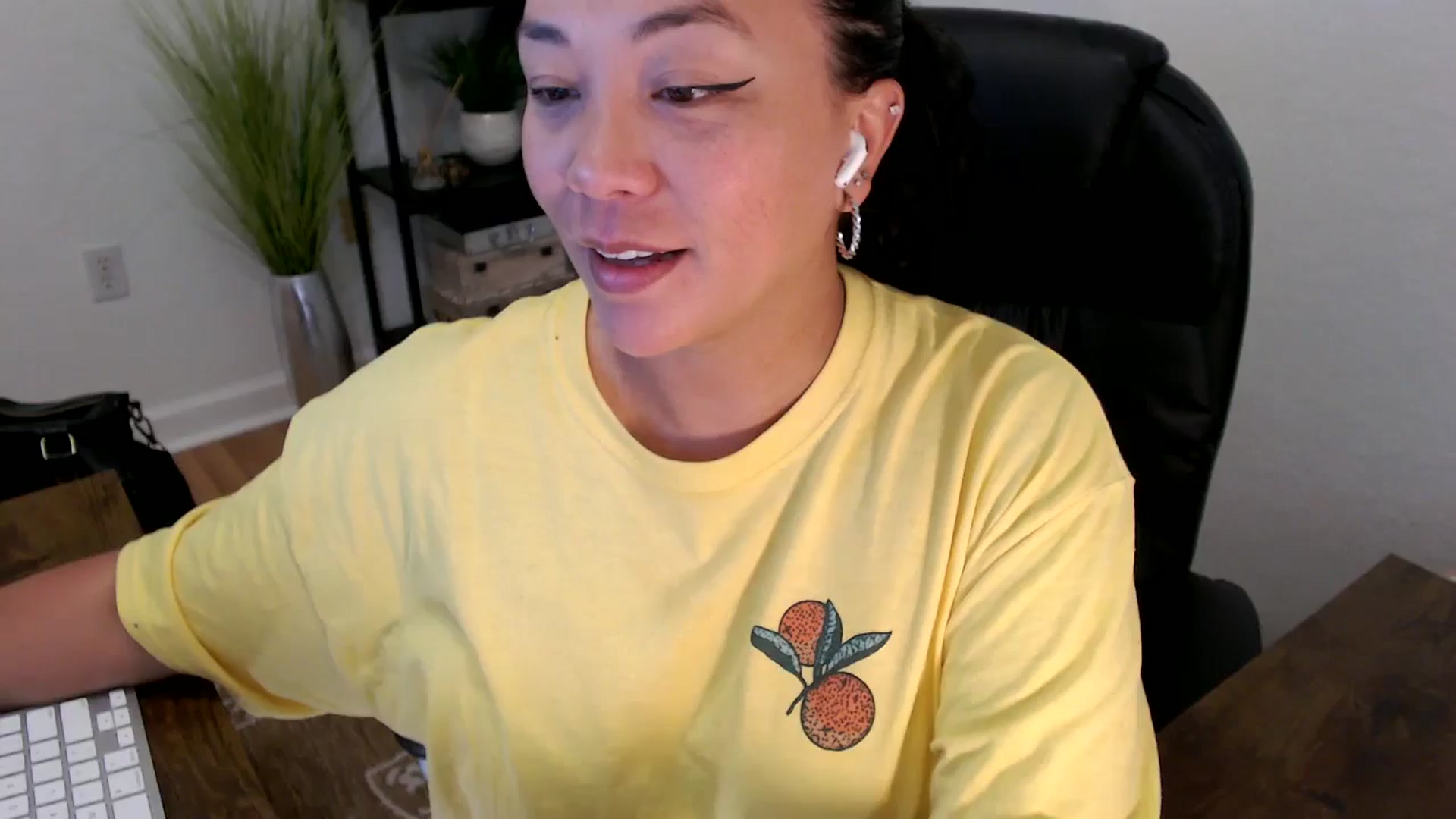Gallery image thumbnail from MickaylaStar's myfreecams stream on, 05/01/2025, 18:14 image 4 of 20