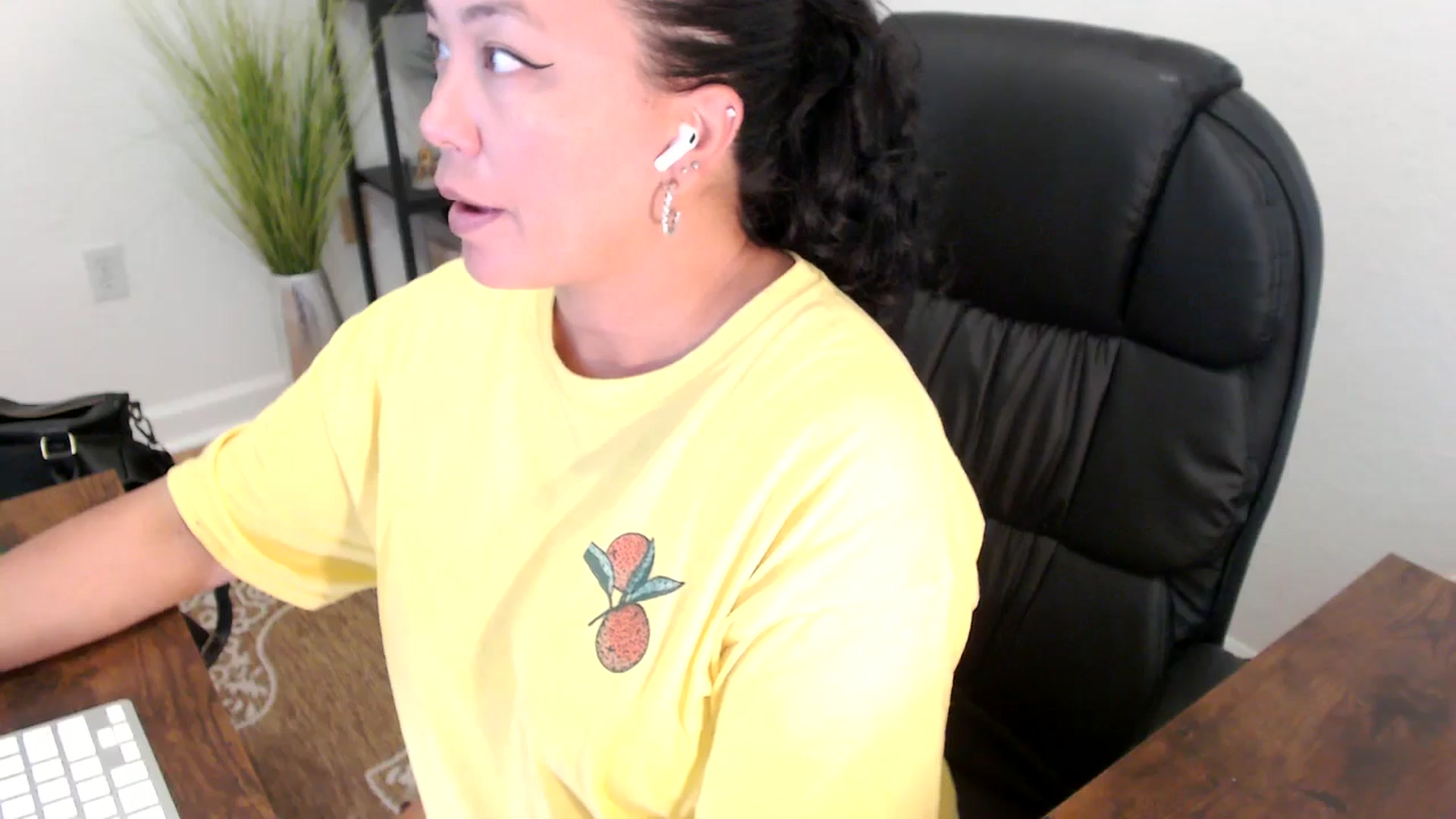 Gallery image thumbnail from MickaylaStar's myfreecams stream on, 05/01/2025, 19:10 image 6 of 20