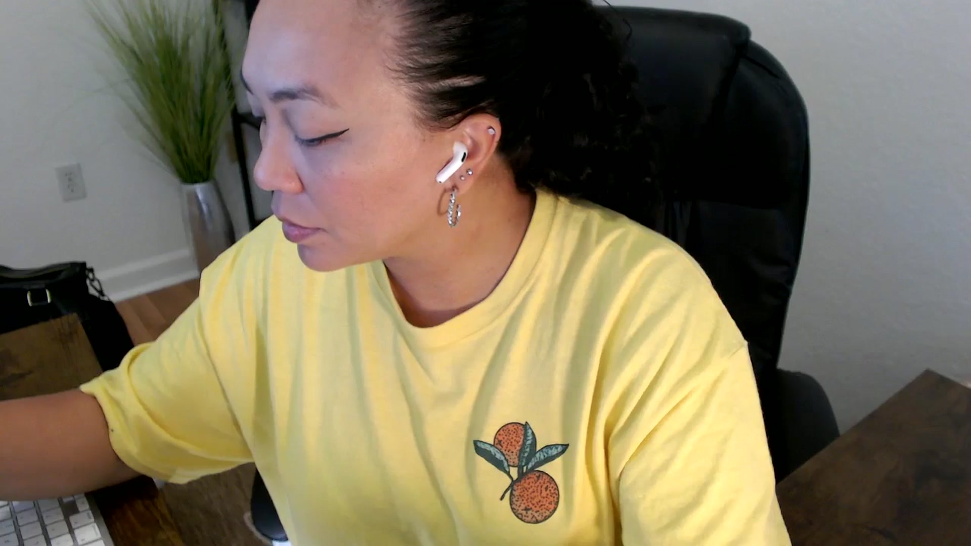 Gallery image thumbnail from MickaylaStar's myfreecams stream on, 05/01/2025, 19:50 image 6 of 20