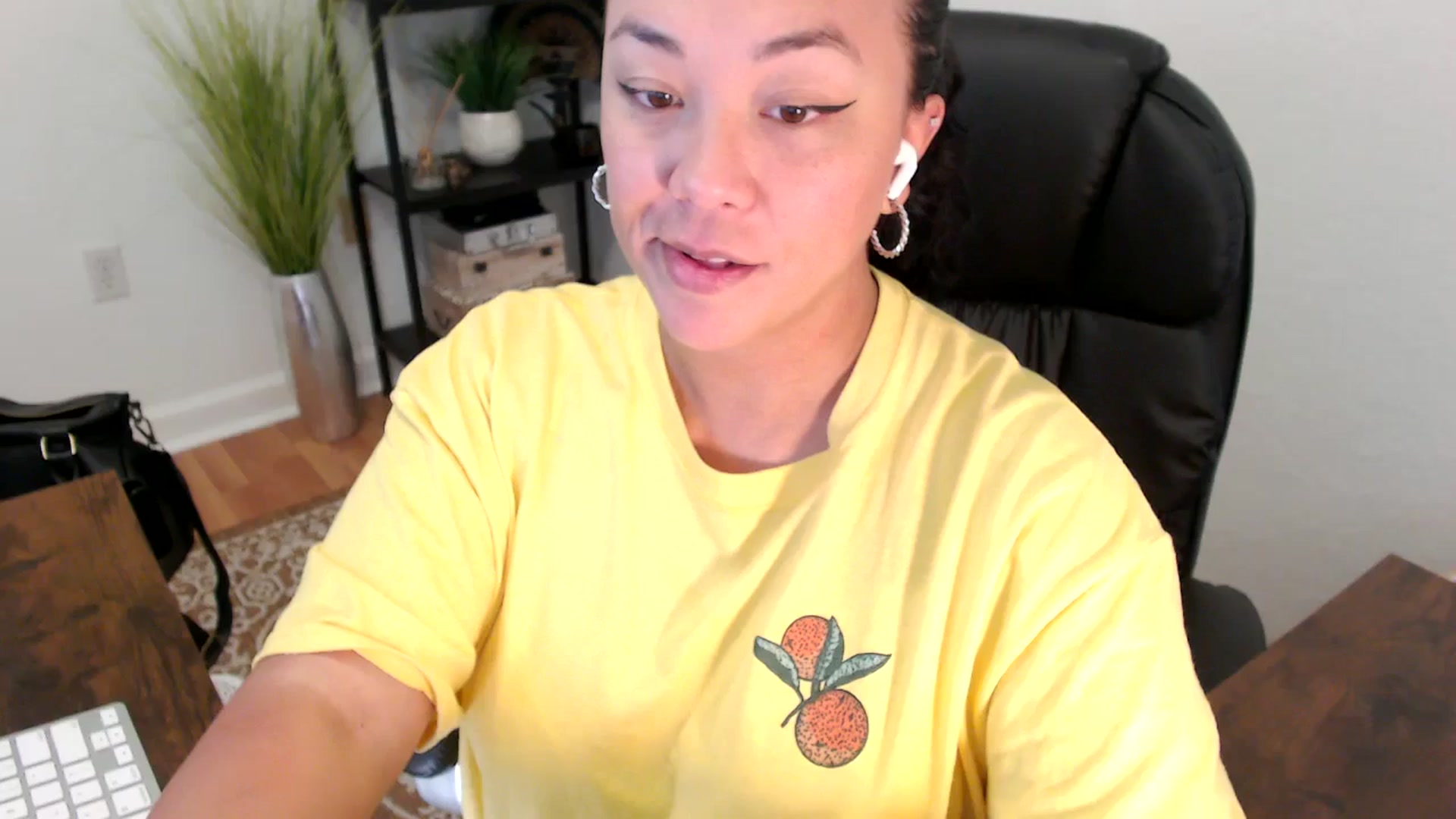 Gallery image thumbnail from MickaylaStar's myfreecams stream on, 05/01/2025, 19:50 image 5 of 20