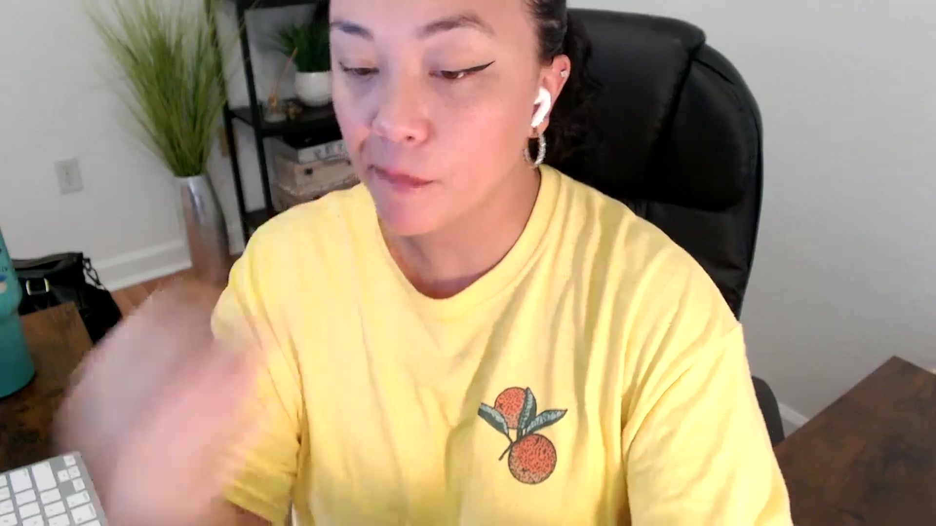 Gallery image thumbnail from MickaylaStar's myfreecams stream on, 05/01/2025, 19:50 image 18 of 20