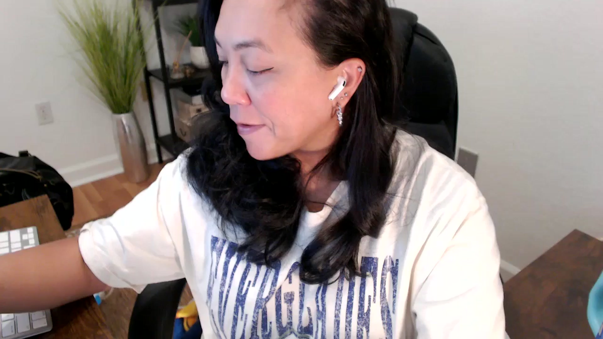 Gallery image thumbnail from MickaylaStar's myfreecams stream on, 05/02/2025, 17:37 image 3 of 20