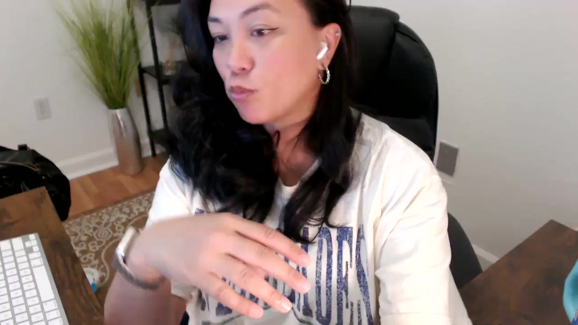 Gallery image thumbnail from MickaylaStar's myfreecams stream on, 05/02/2025, 17:37 image 1 of 20