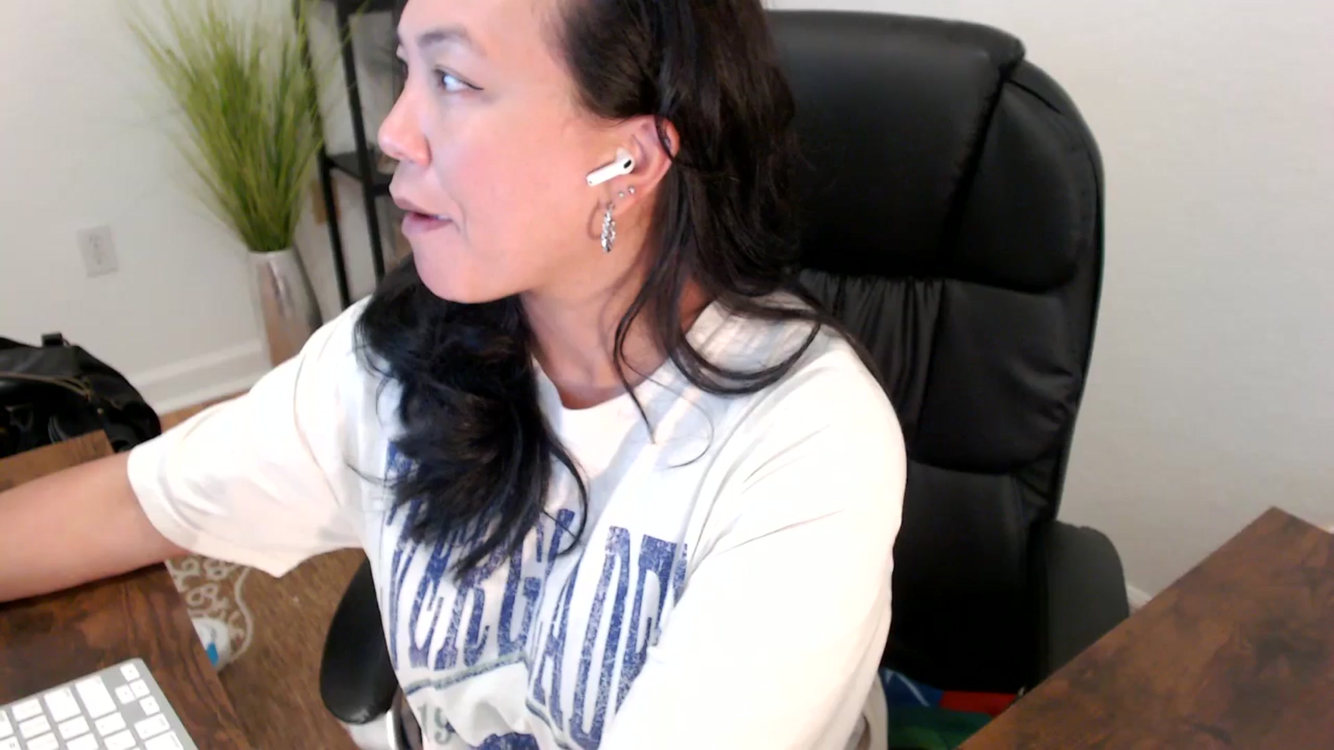 Gallery image thumbnail from MickaylaStar's myfreecams stream on, 05/02/2025, 18:36 image 1 of 20
