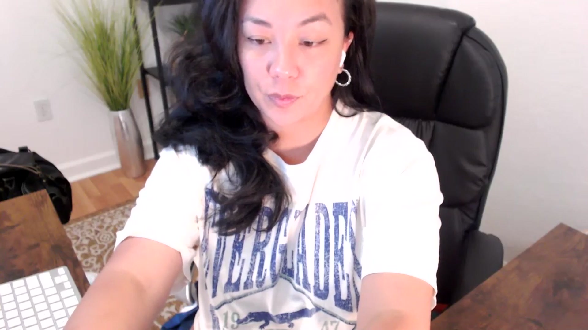 Gallery image thumbnail from MickaylaStar's myfreecams stream on, 05/02/2025, 18:36 image 19 of 20