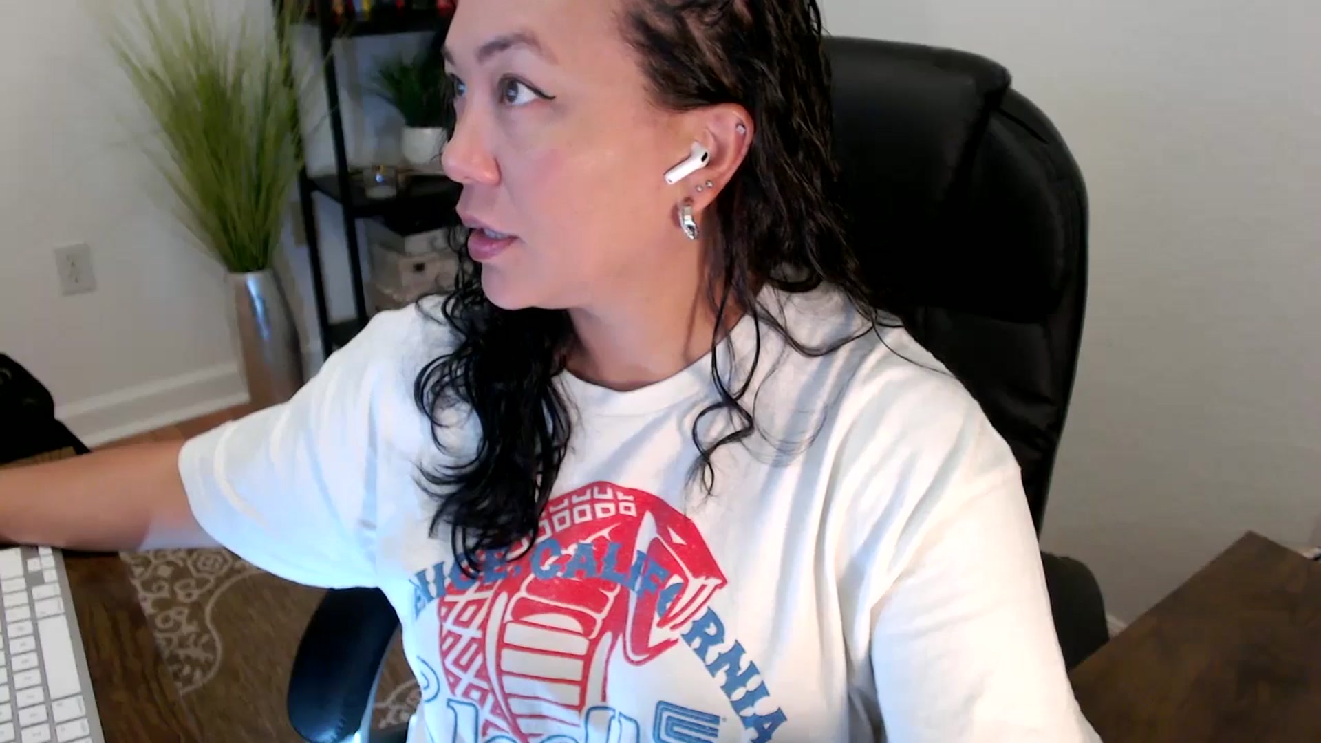 Gallery image thumbnail from MickaylaStar's myfreecams stream on, 05/05/2025, 16:52 image 4 of 20