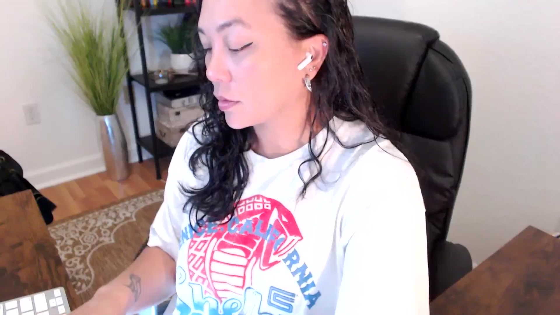 Gallery image thumbnail from MickaylaStar's myfreecams stream on, 05/05/2025, 16:52 image 5 of 20