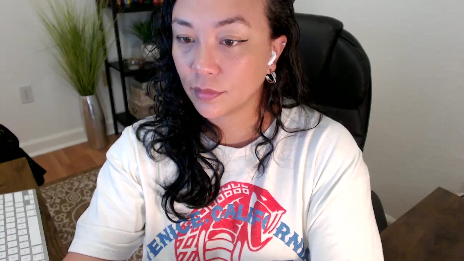 Gallery image thumbnail from MickaylaStar's myfreecams stream on, 05/05/2025, 16:52 image 13 of 20