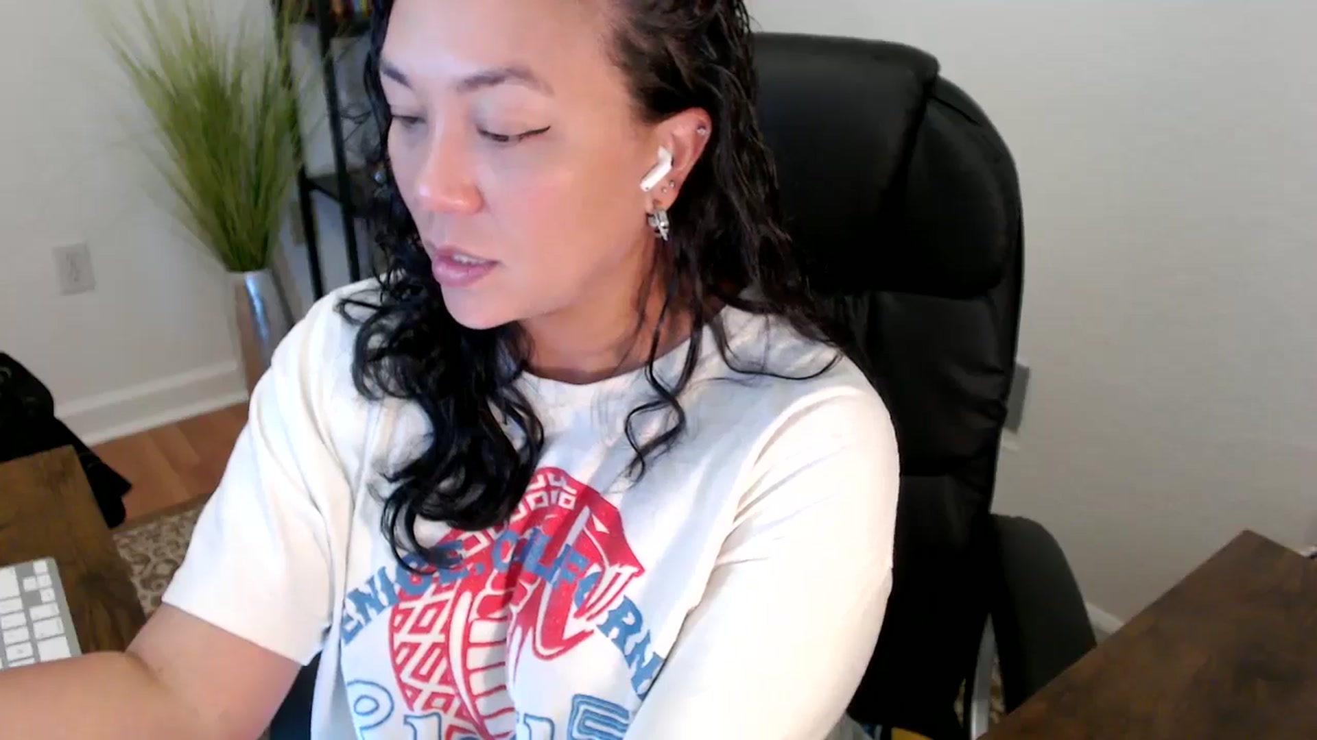Gallery image thumbnail from MickaylaStar's myfreecams stream on, 05/05/2025, 16:52 image 12 of 20