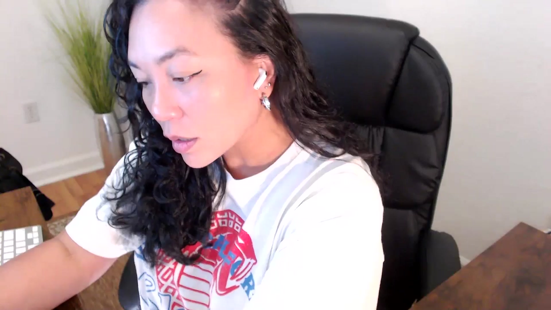 Gallery image thumbnail from MickaylaStar's myfreecams stream on, 05/05/2025, 16:52 image 16 of 20