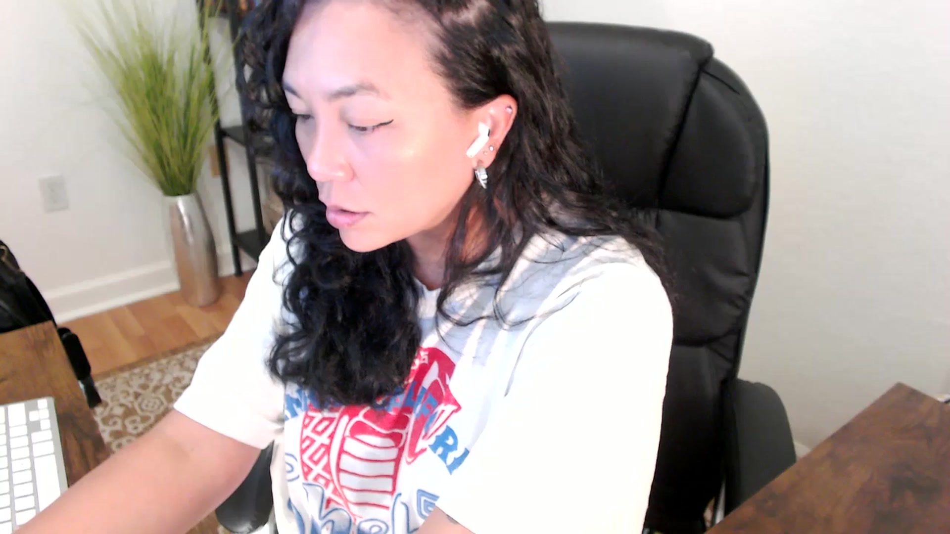 Gallery image thumbnail from MickaylaStar's myfreecams stream on, 05/05/2025, 17:09 image 11 of 20