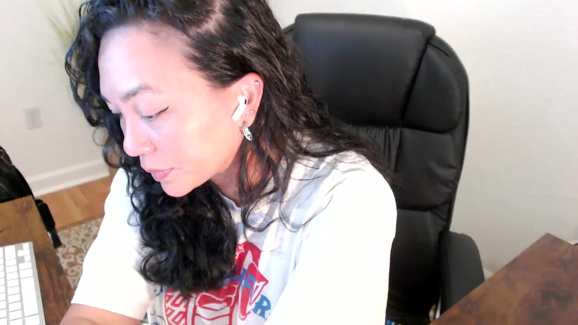 Gallery image thumbnail from MickaylaStar's myfreecams stream on, 05/05/2025, 17:09 image 8 of 20