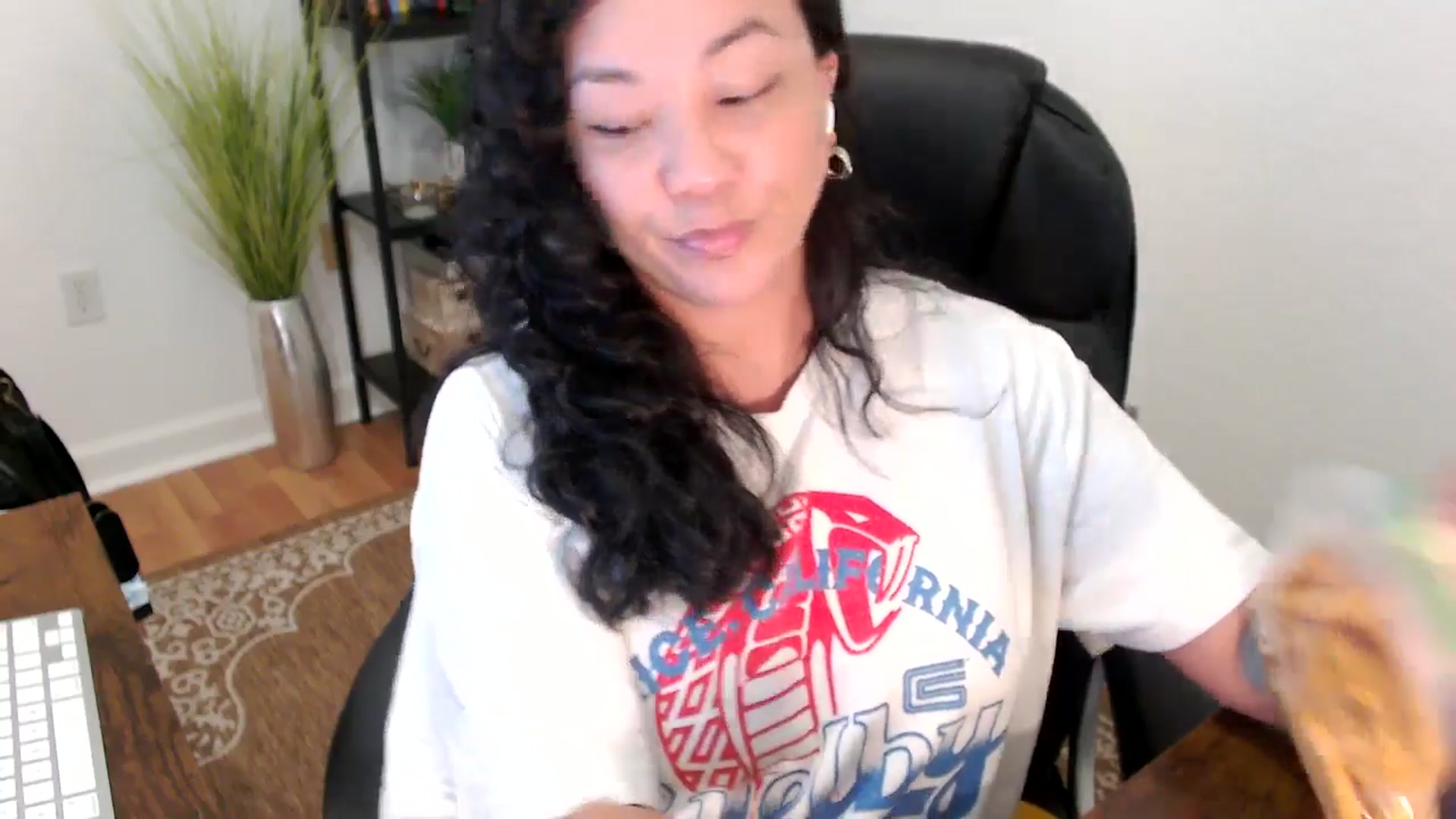 Gallery image thumbnail from MickaylaStar's myfreecams stream on, 05/05/2025, 17:09 image 20 of 20