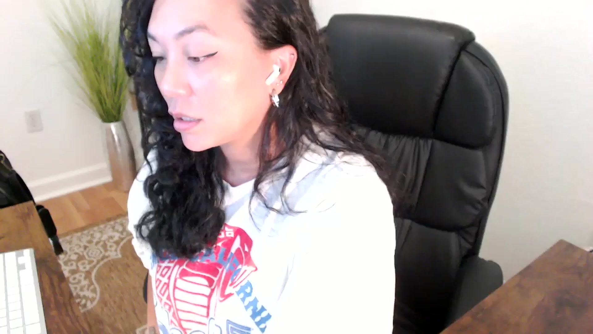 Gallery image thumbnail from MickaylaStar's myfreecams stream on, 05/05/2025, 17:09 image 12 of 20