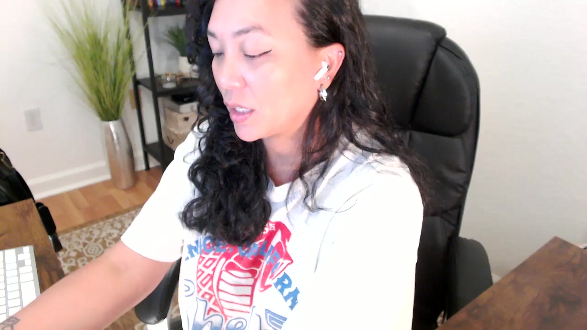 Gallery image thumbnail from MickaylaStar's myfreecams stream on, 05/05/2025, 17:09 image 17 of 20