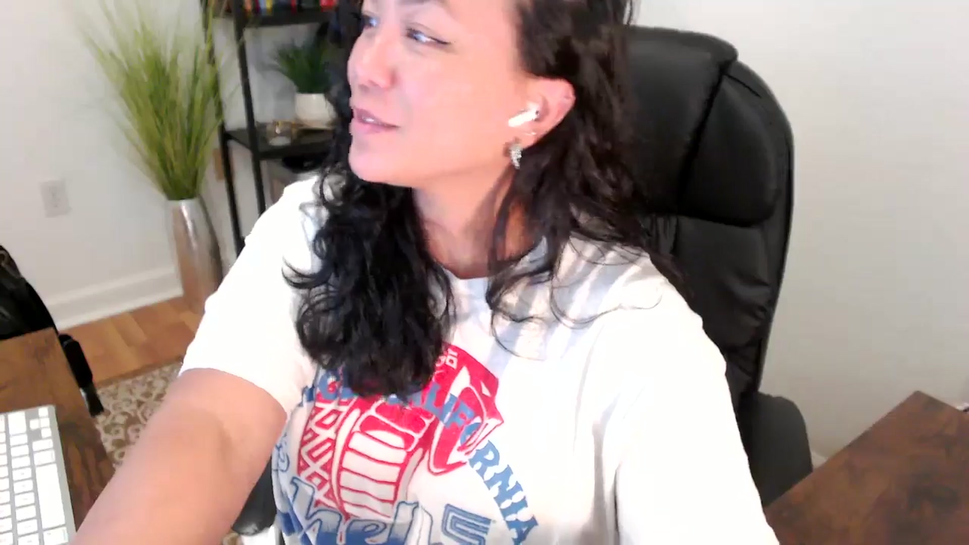 Gallery image thumbnail from MickaylaStar's myfreecams stream on, 05/05/2025, 17:09 image 3 of 20