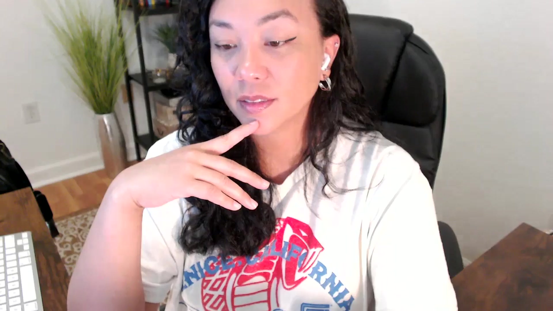 Gallery image thumbnail from MickaylaStar's myfreecams stream on, 05/05/2025, 17:09 image 19 of 20