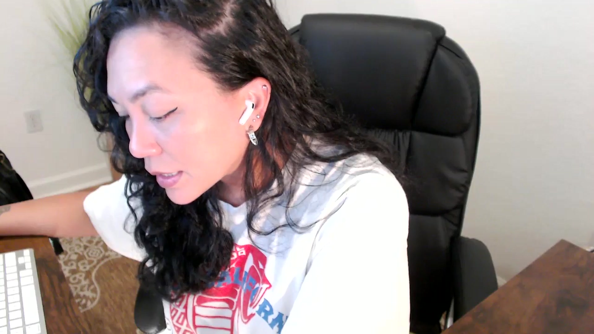 Gallery image thumbnail from MickaylaStar's myfreecams stream on, 05/05/2025, 17:09 image 10 of 20