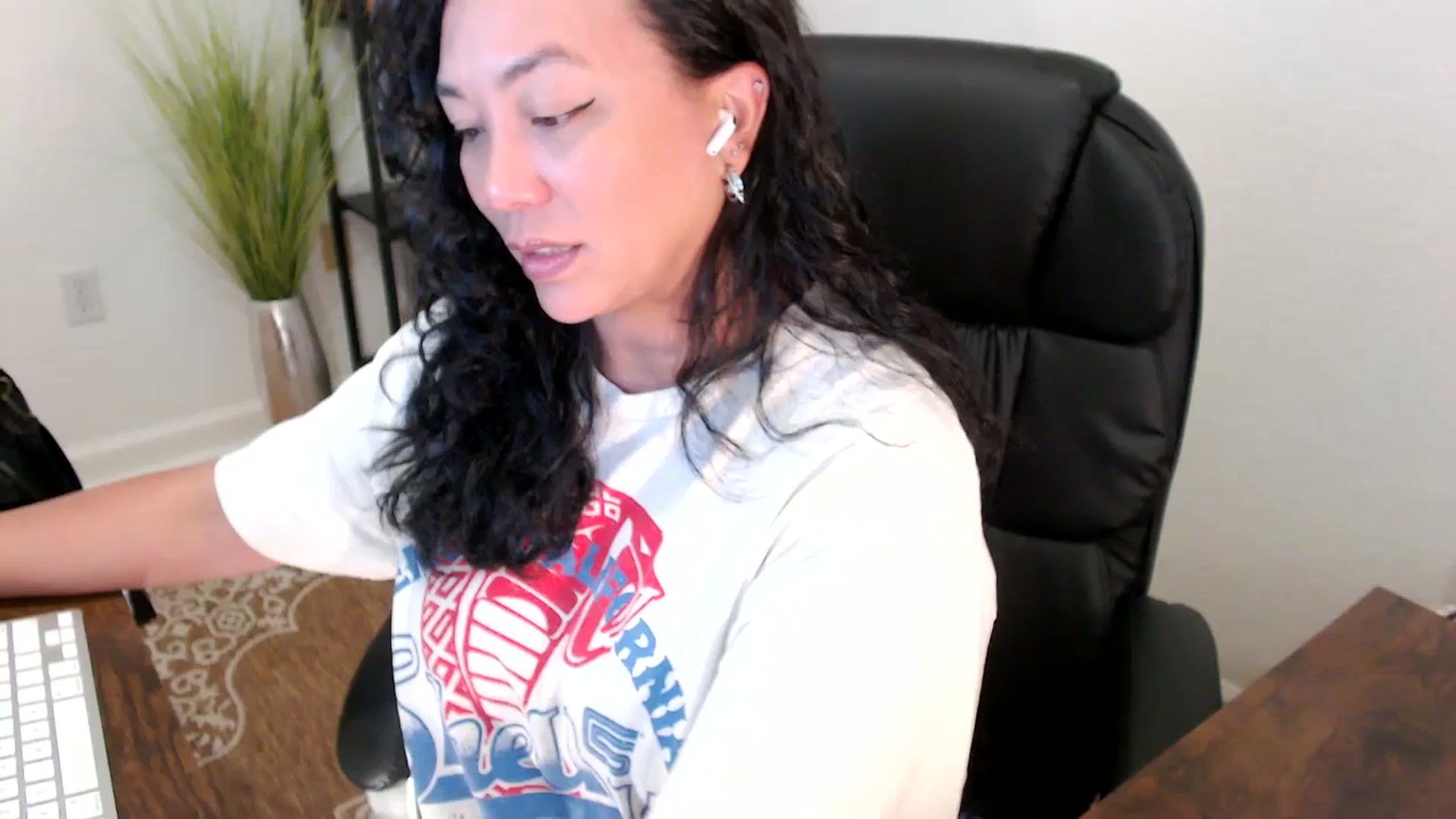Gallery image thumbnail from MickaylaStar's myfreecams stream on, 05/05/2025, 17:09 image 1 of 20