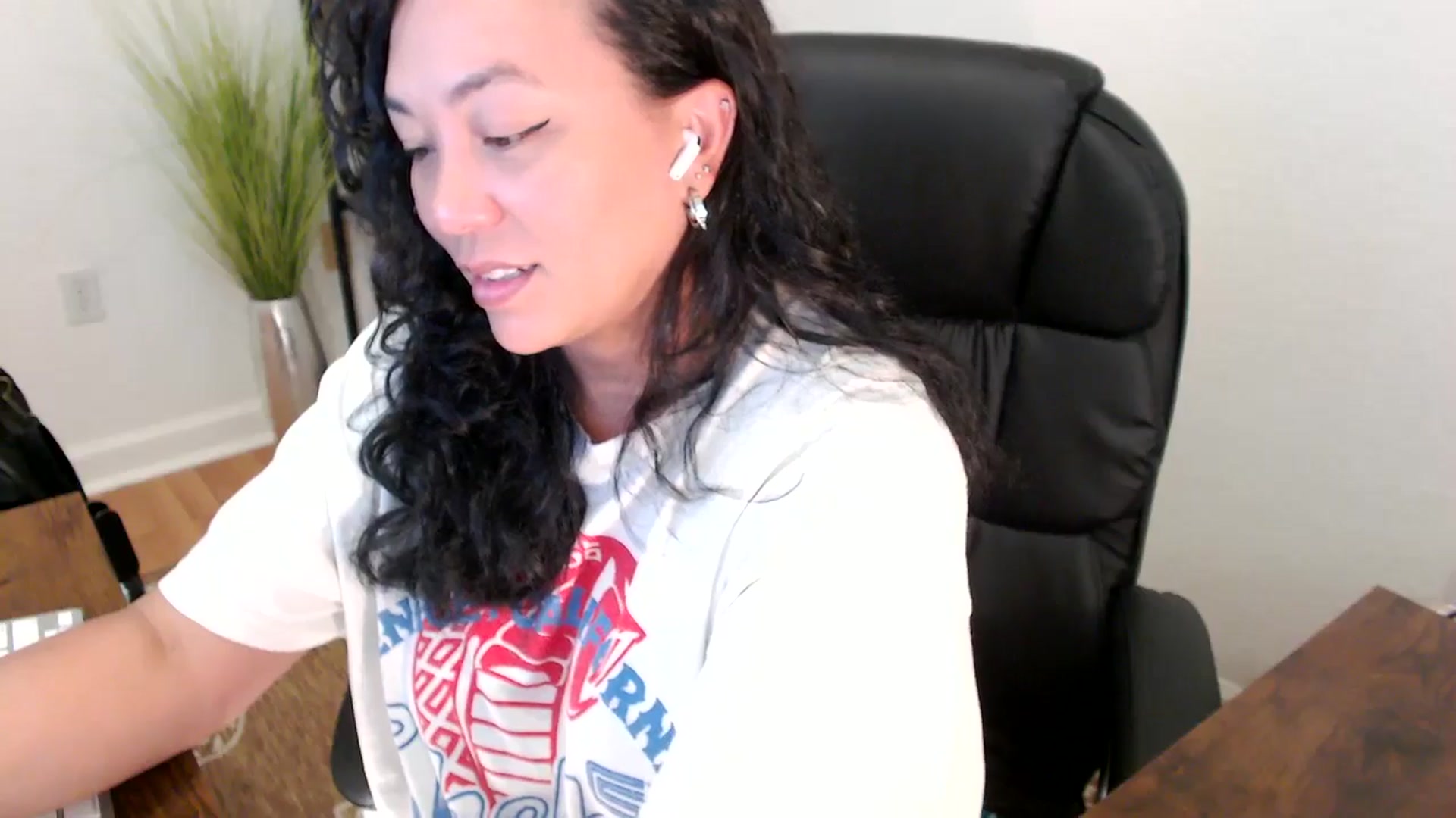 Gallery image thumbnail from MickaylaStar's myfreecams stream on, 05/05/2025, 17:09 image 16 of 20
