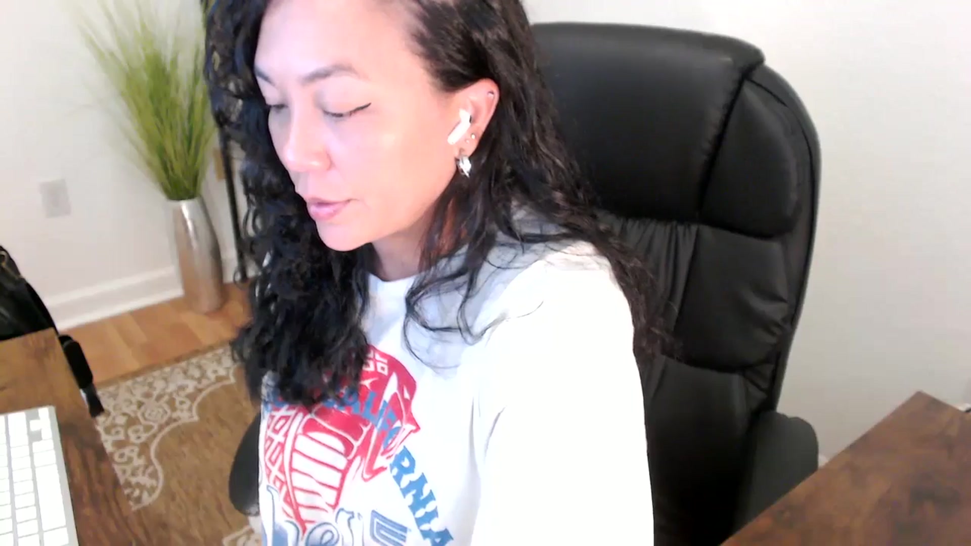 Gallery image thumbnail from MickaylaStar's myfreecams stream on, 05/05/2025, 17:09 image 5 of 20