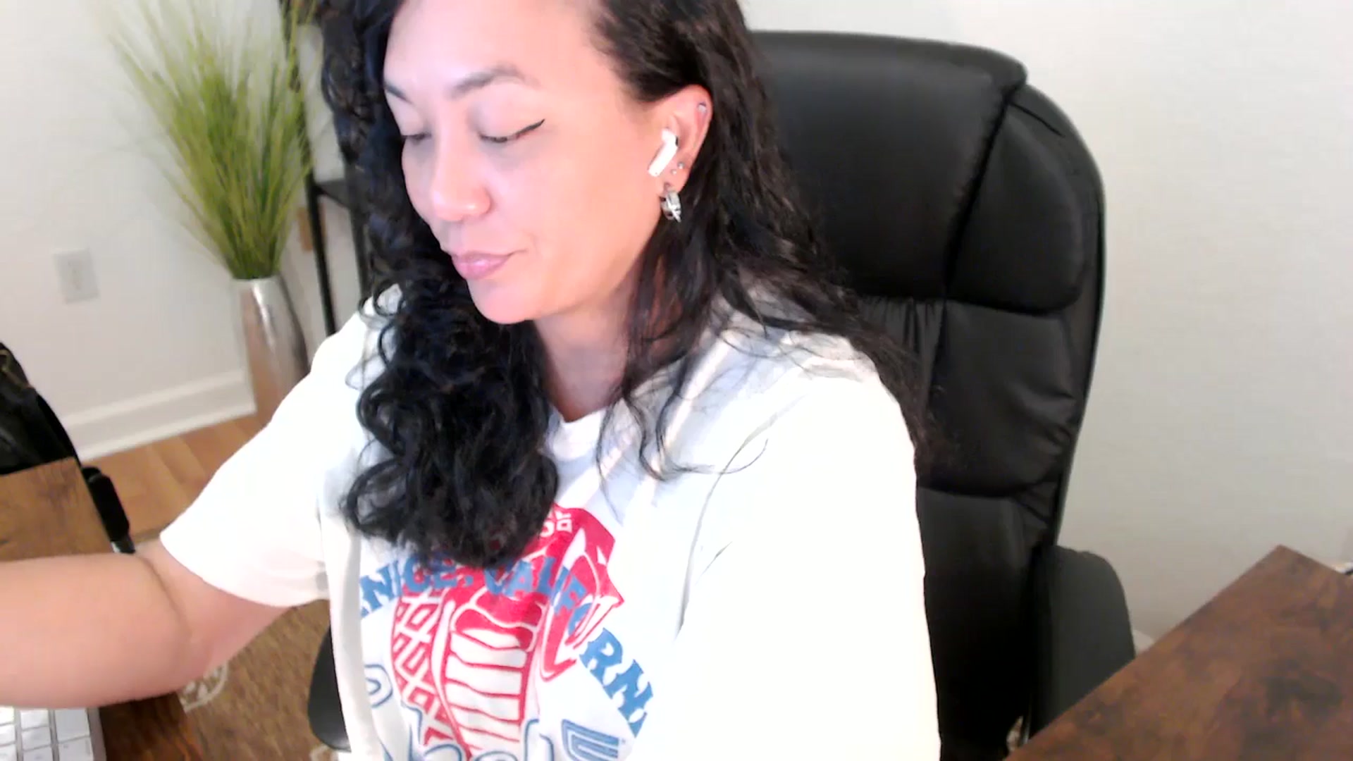 Gallery image thumbnail from MickaylaStar's myfreecams stream on, 05/05/2025, 17:09 image 18 of 20