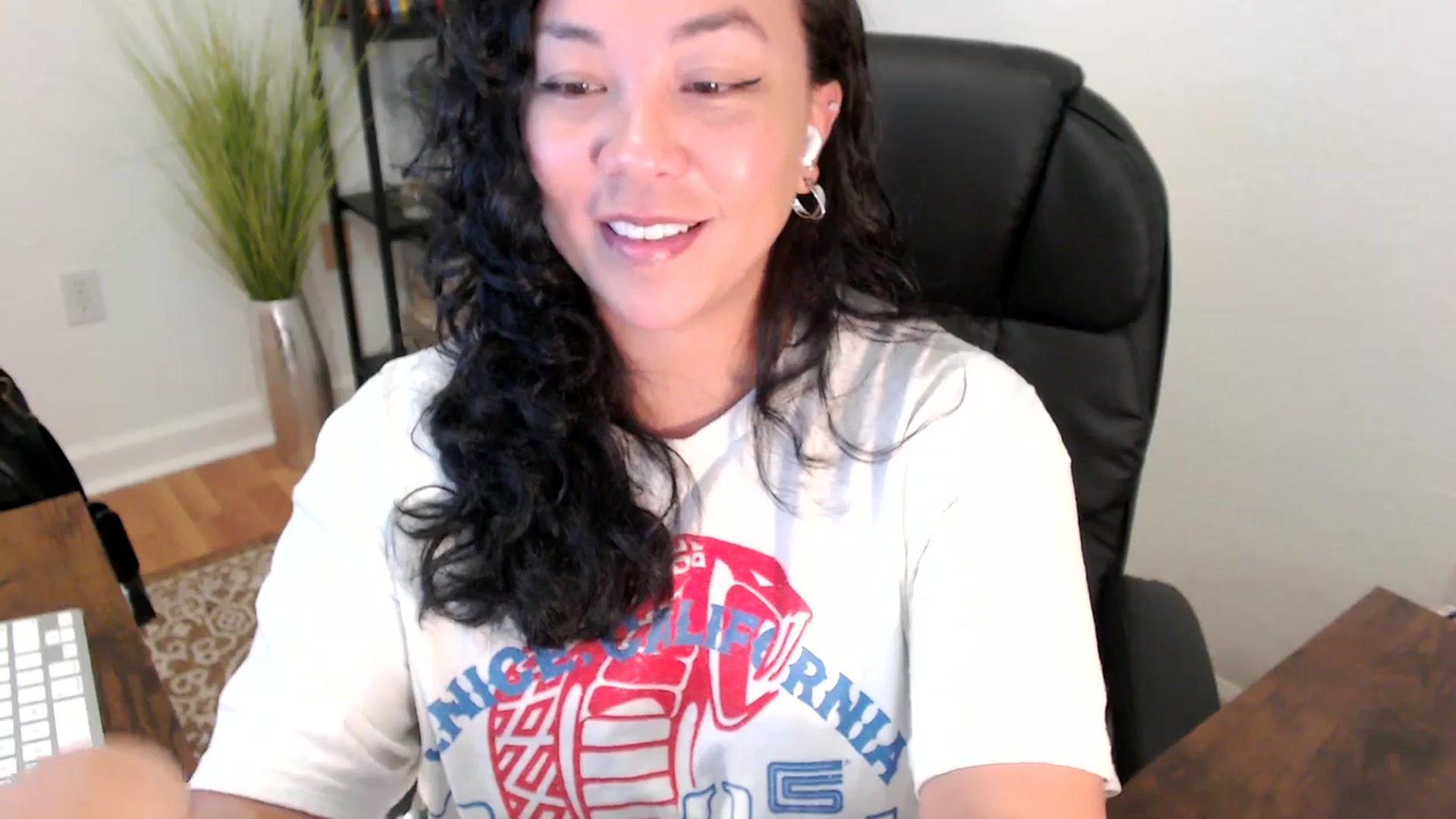 Gallery image thumbnail from MickaylaStar's myfreecams stream on, 05/05/2025, 17:09 image 6 of 20
