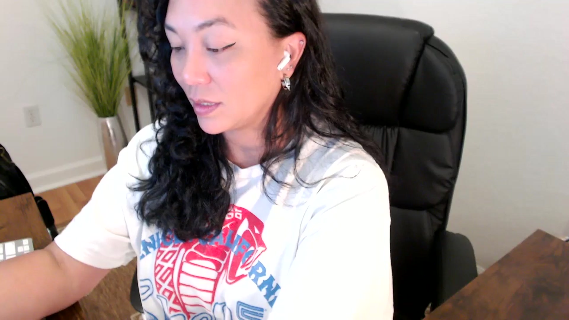 Gallery image thumbnail from MickaylaStar's myfreecams stream on, 05/05/2025, 17:09 image 2 of 20