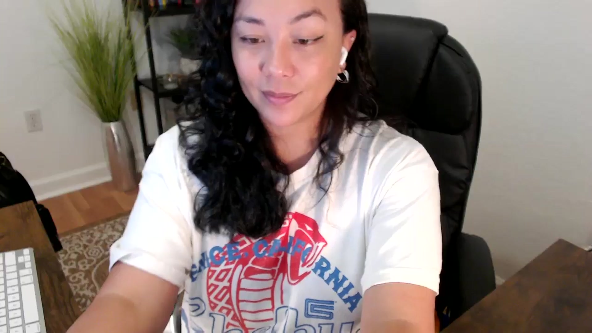Gallery image thumbnail from MickaylaStar's myfreecams stream on, 05/05/2025, 17:38 image 3 of 20