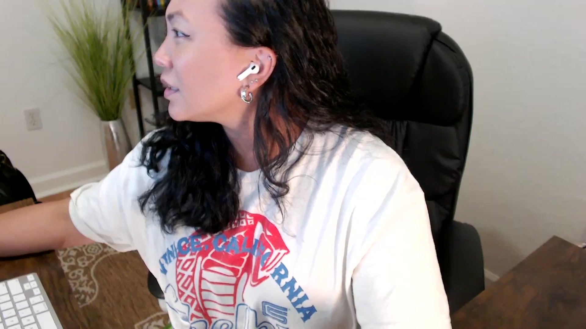 Gallery image thumbnail from MickaylaStar's myfreecams stream on, 05/05/2025, 17:38 image 12 of 20
