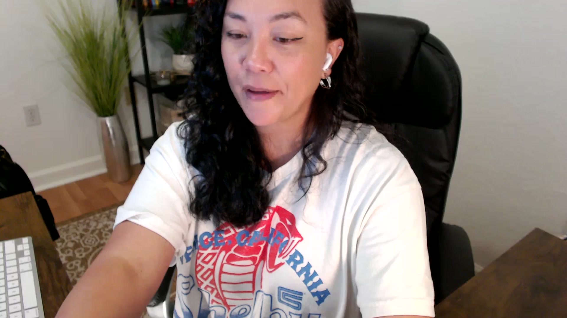 Gallery image thumbnail from MickaylaStar's myfreecams stream on, 05/05/2025, 17:38 image 8 of 20
