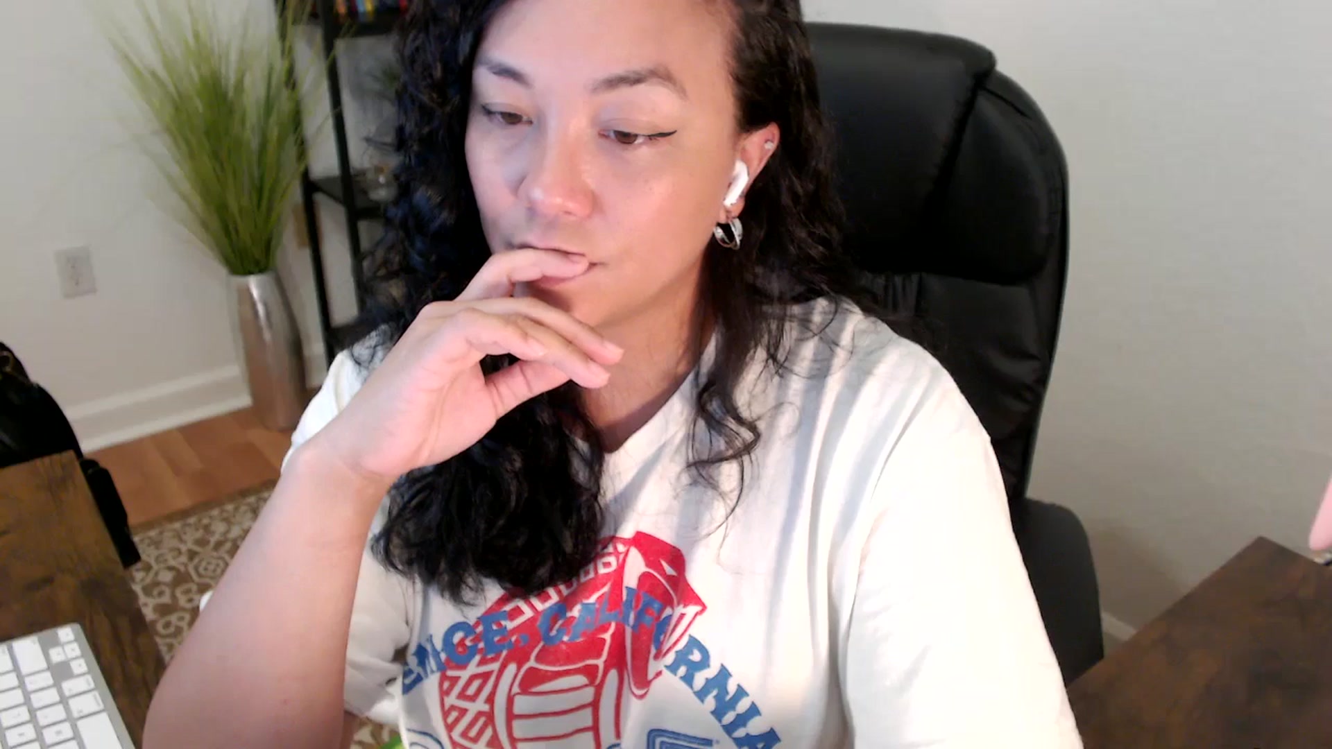 Gallery image thumbnail from MickaylaStar's myfreecams stream on, 05/05/2025, 17:38 image 18 of 20
