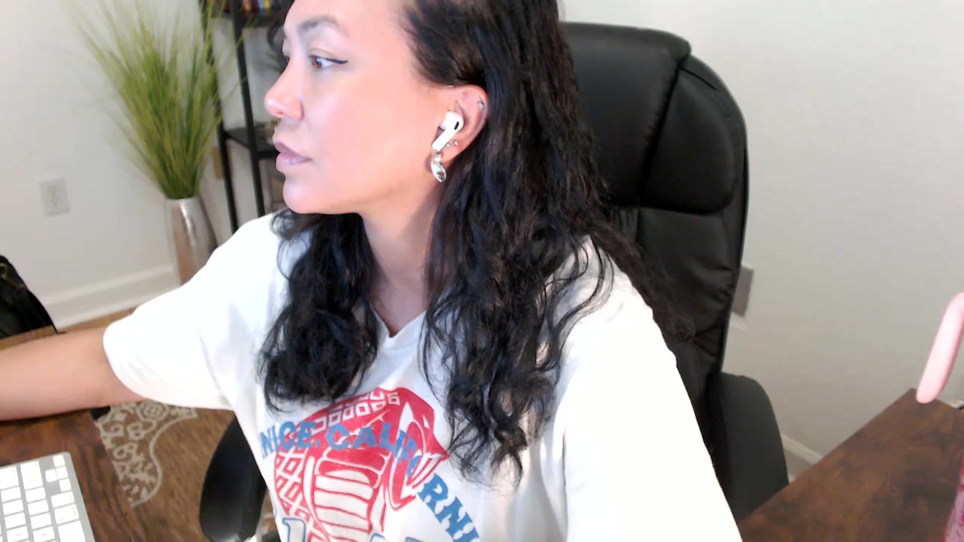 Gallery image thumbnail from MickaylaStar's myfreecams stream on, 05/05/2025, 18:25 image 18 of 20