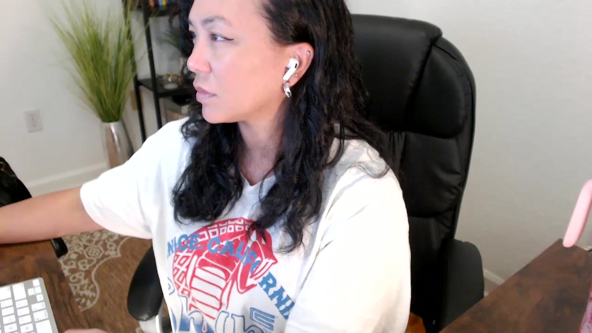 Gallery image thumbnail from MickaylaStar's myfreecams stream on, 05/05/2025, 18:25 image 13 of 20
