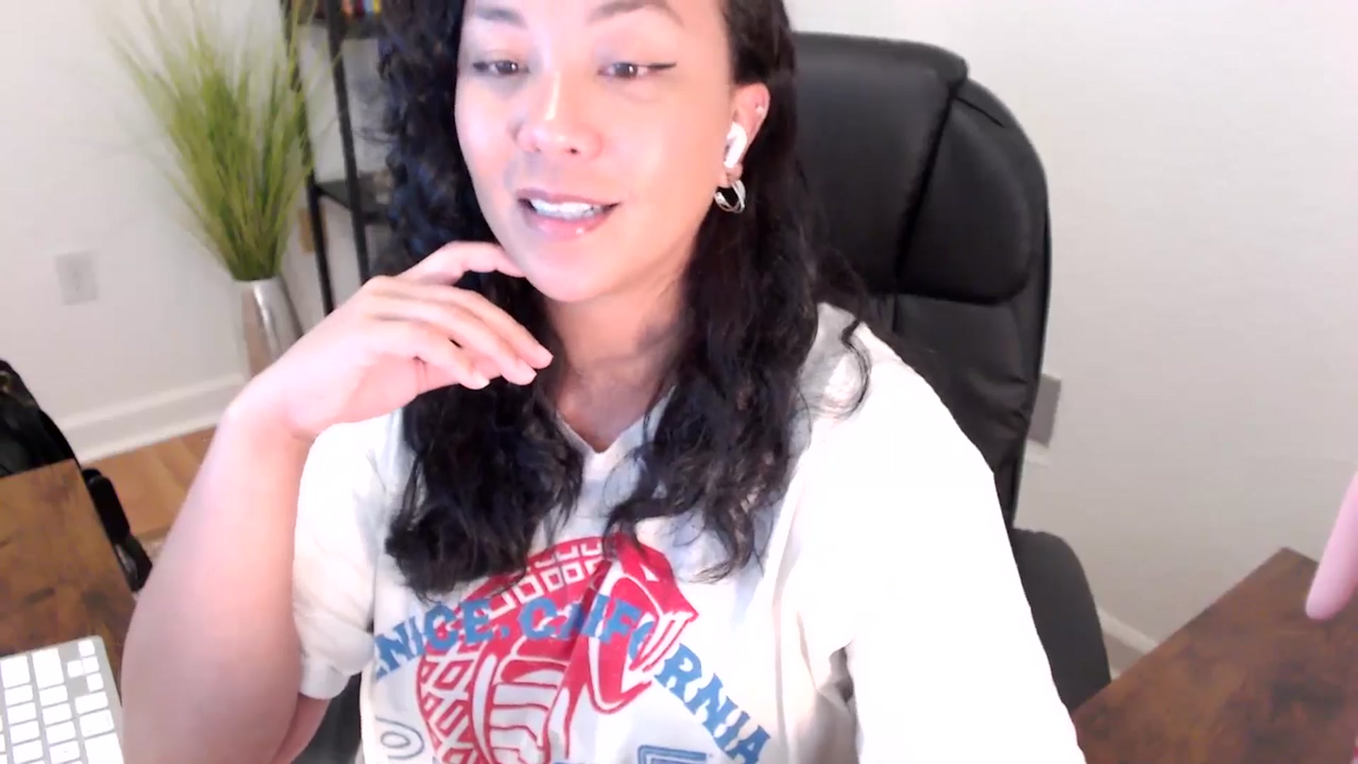 Gallery image thumbnail from MickaylaStar's myfreecams stream on, 05/05/2025, 18:25 image 4 of 20