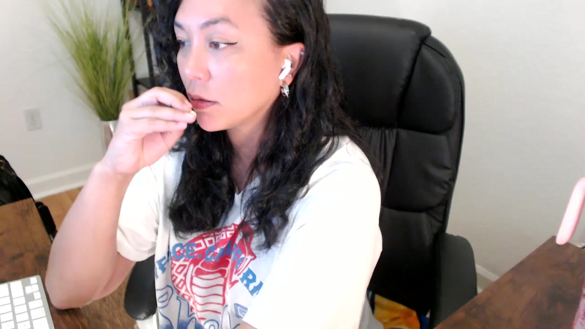 Gallery image thumbnail from MickaylaStar's myfreecams stream on, 05/05/2025, 18:25 image 20 of 20