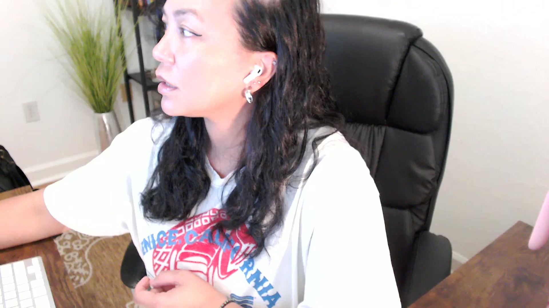 Gallery image thumbnail from MickaylaStar's myfreecams stream on, 05/05/2025, 18:25 image 3 of 20
