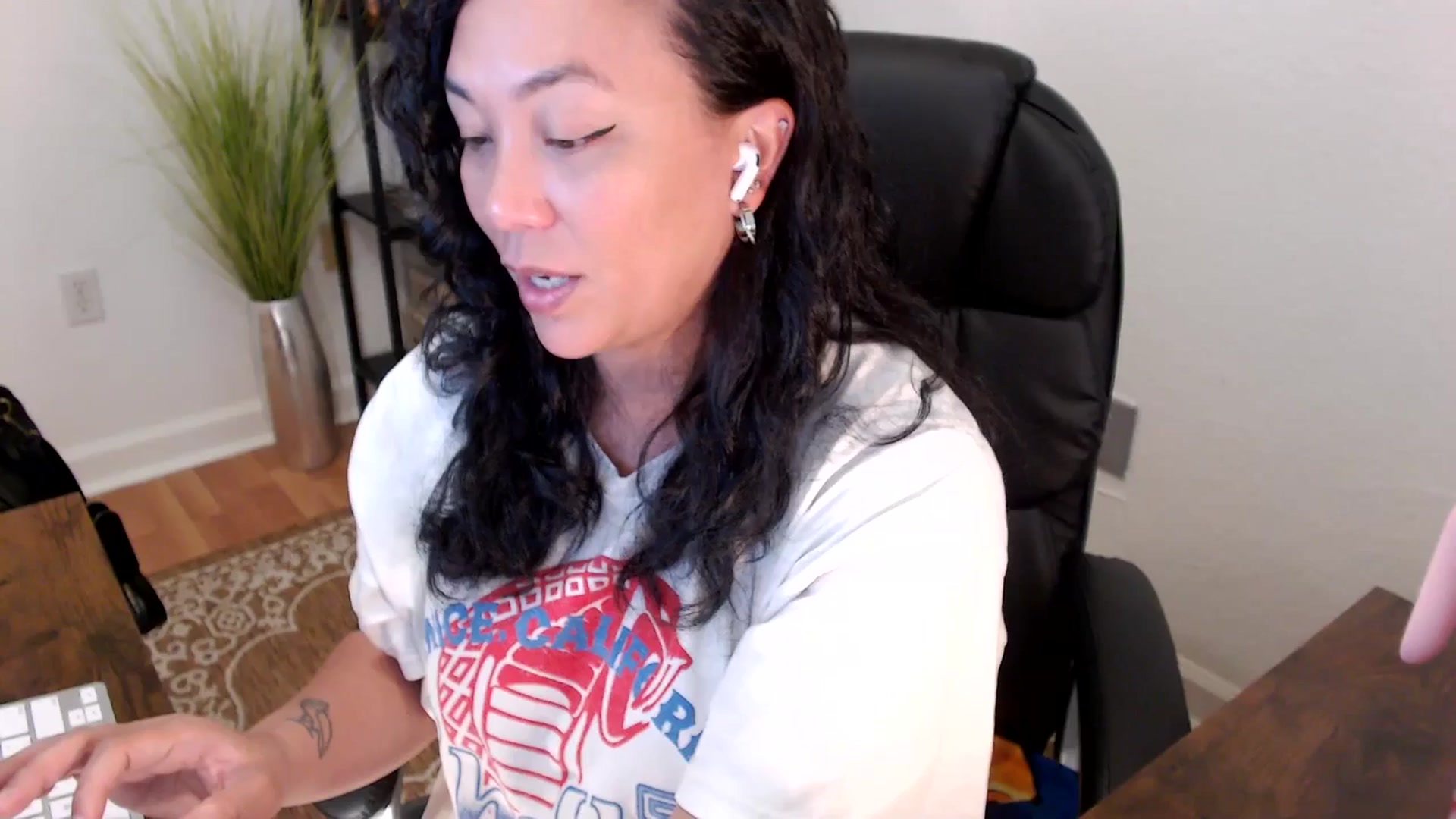 Gallery image thumbnail from MickaylaStar's myfreecams stream on, 05/05/2025, 18:25 image 8 of 20