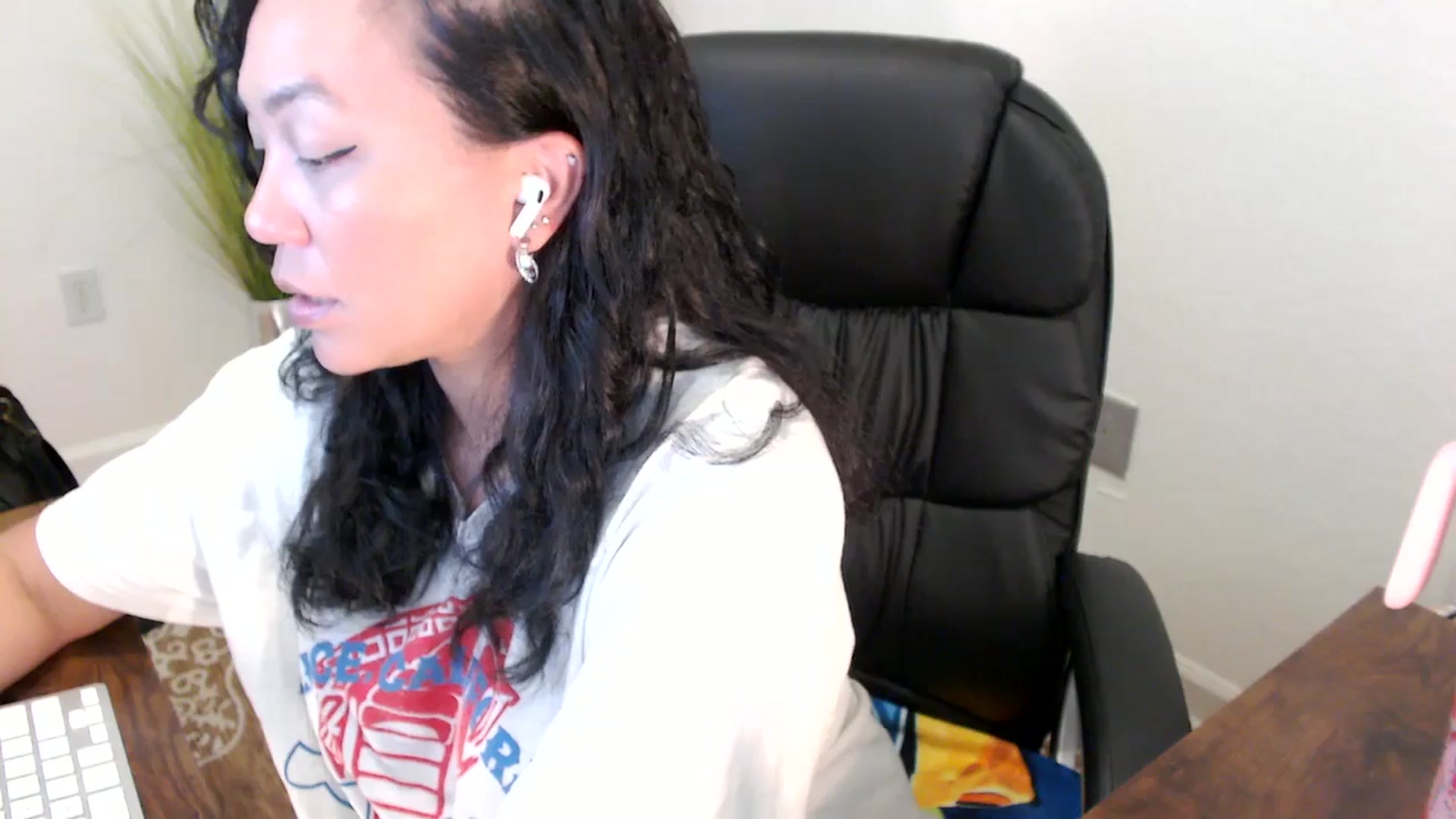 Gallery image thumbnail from MickaylaStar's myfreecams stream on, 05/05/2025, 18:25 image 16 of 20