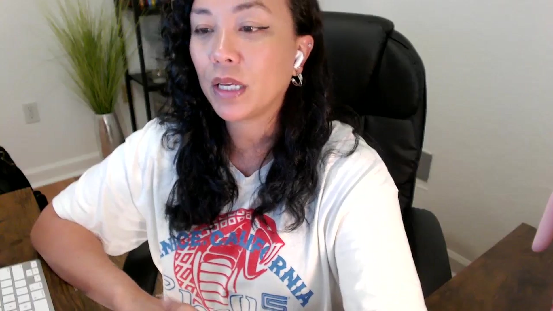 Gallery image thumbnail from MickaylaStar's myfreecams stream on, 05/05/2025, 18:25 image 6 of 20