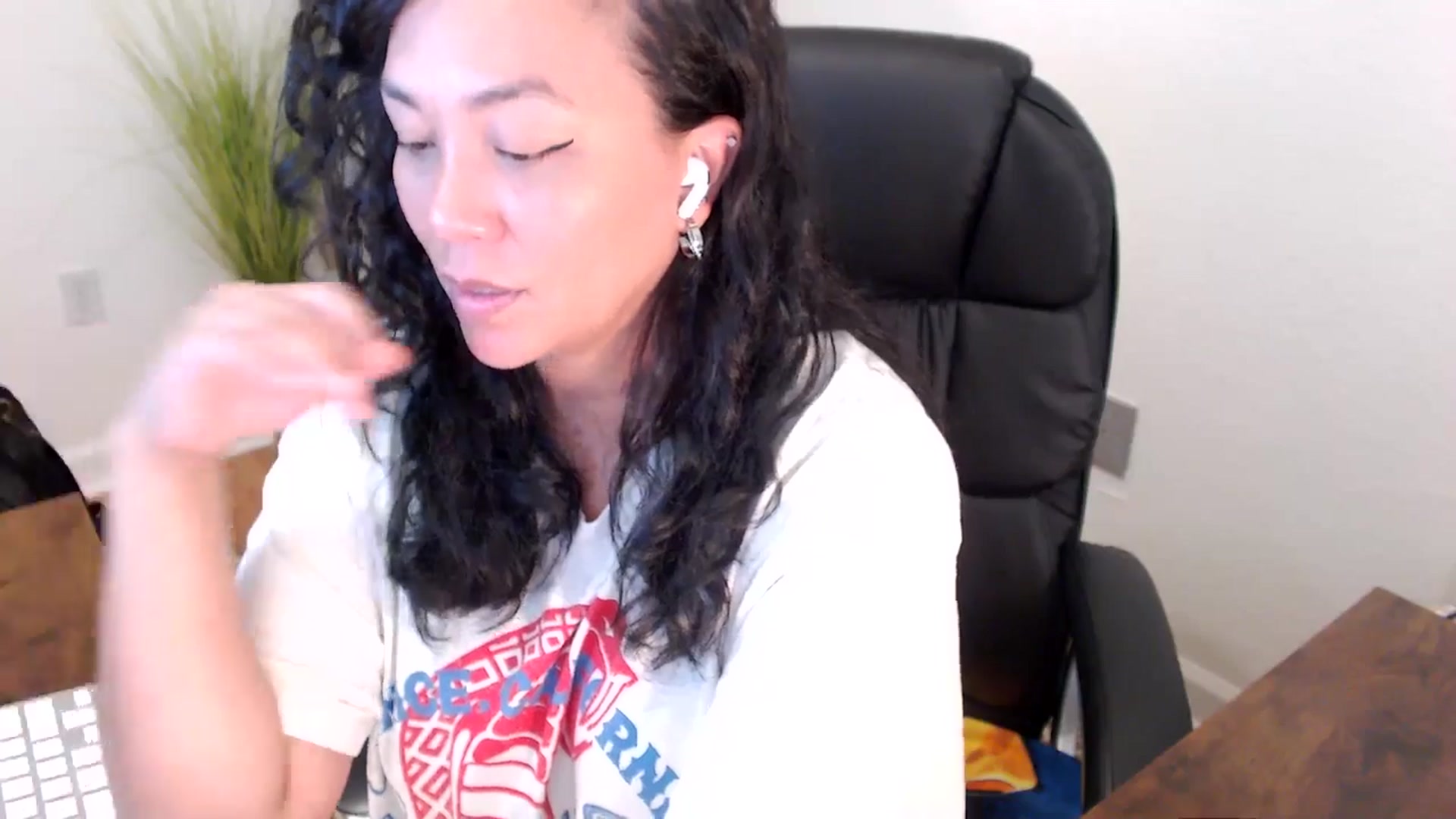 Gallery image thumbnail from MickaylaStar's myfreecams stream on, 05/05/2025, 19:31 image 2 of 20