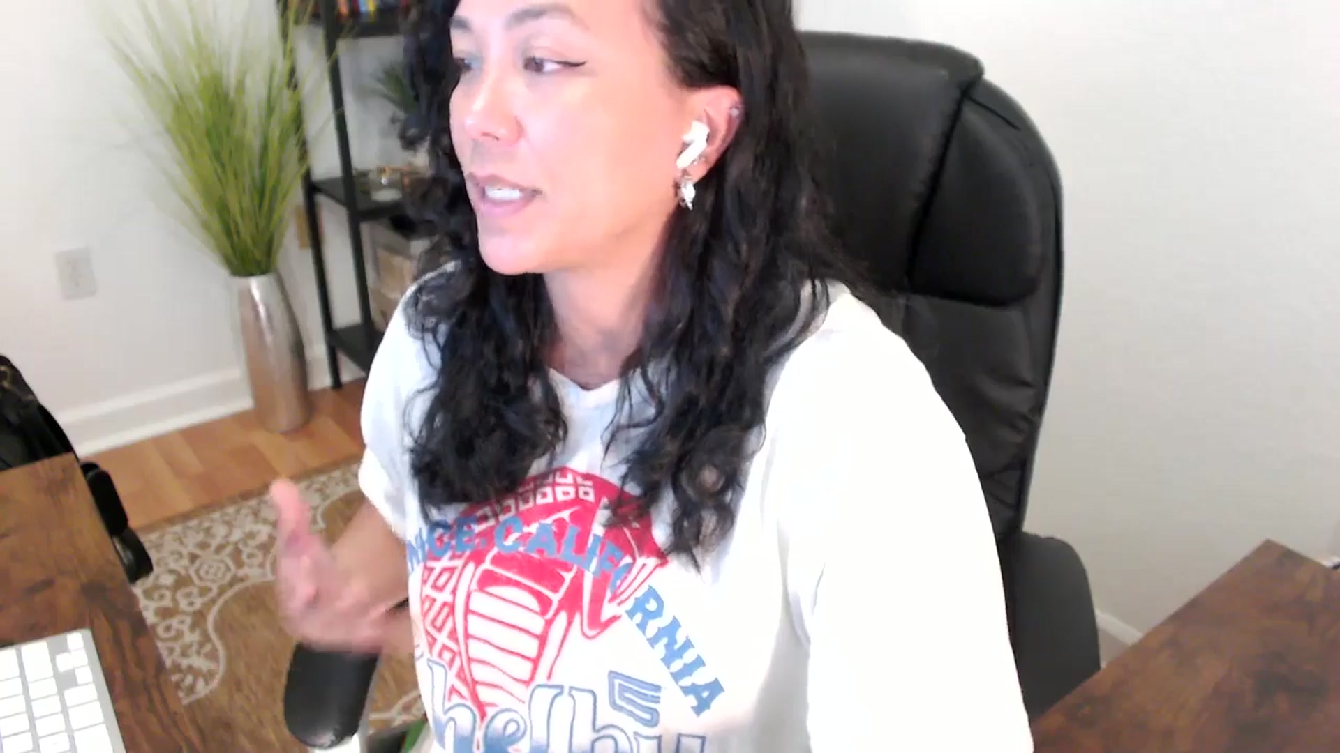 Gallery image thumbnail from MickaylaStar's myfreecams stream on, 05/05/2025, 19:31 image 6 of 20