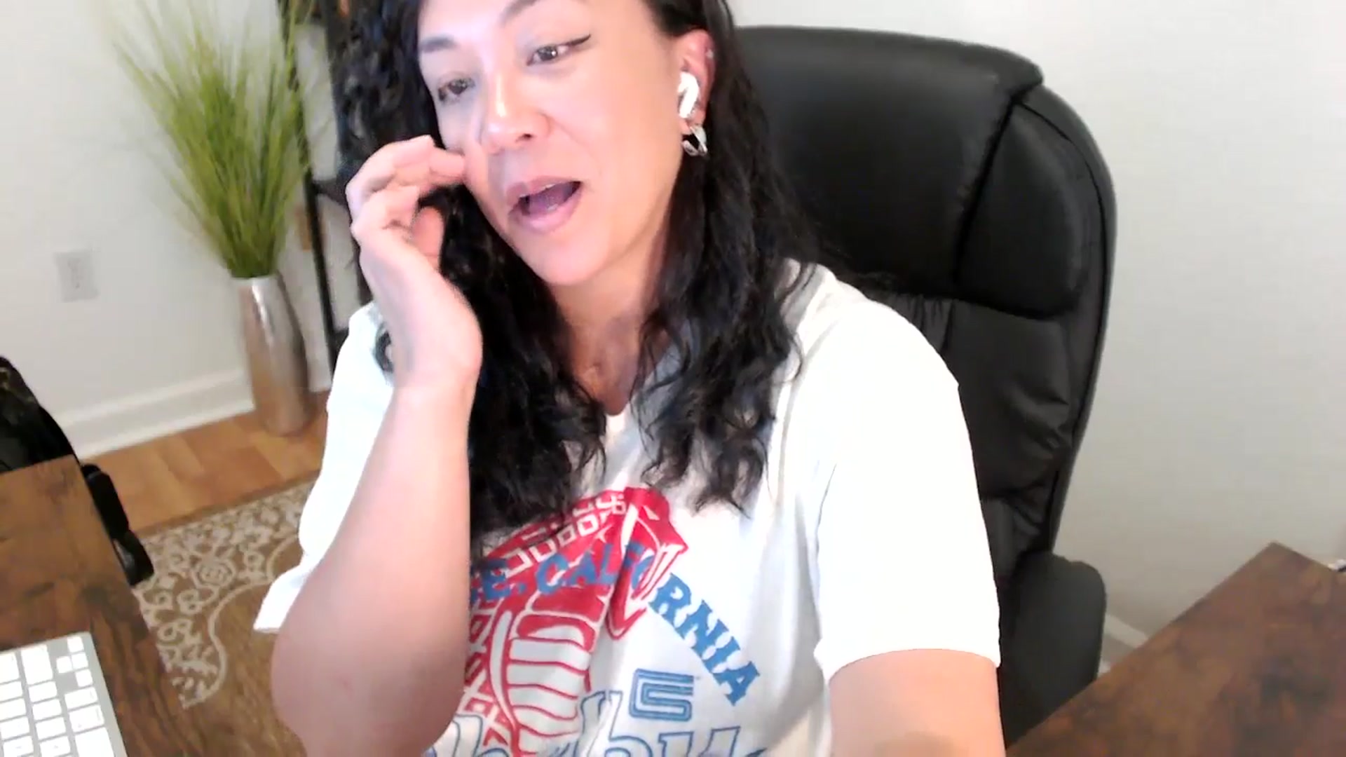 Gallery image thumbnail from MickaylaStar's myfreecams stream on, 05/05/2025, 19:31 image 4 of 20